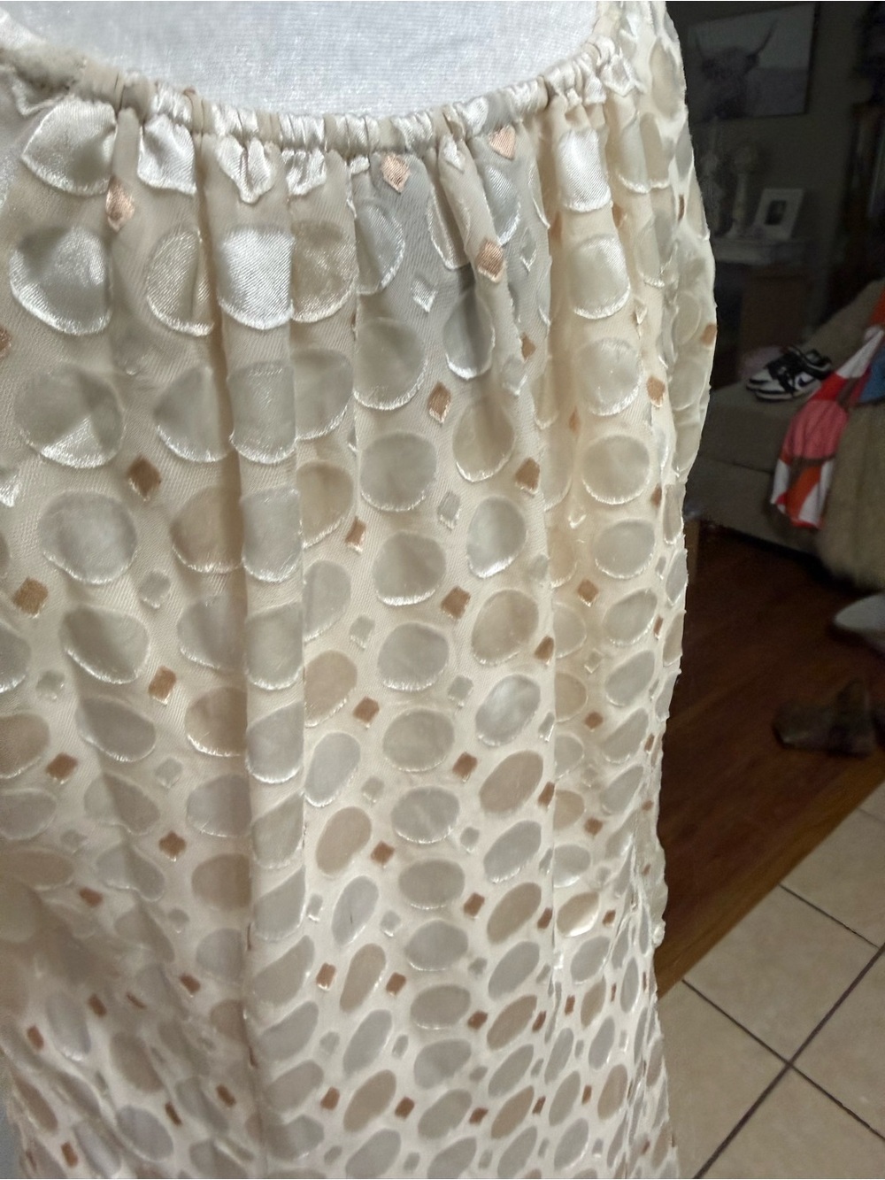 White House Black Market Ivory Sheer Boho Blouse Size S Textured Dot Tie Neck - Picture 9 of 15